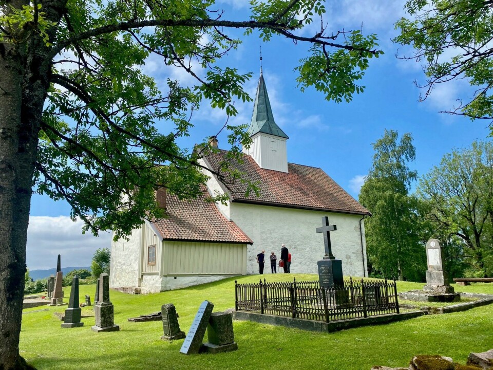 Endelig ringer klokkene i Skoger gamle kirke igjen