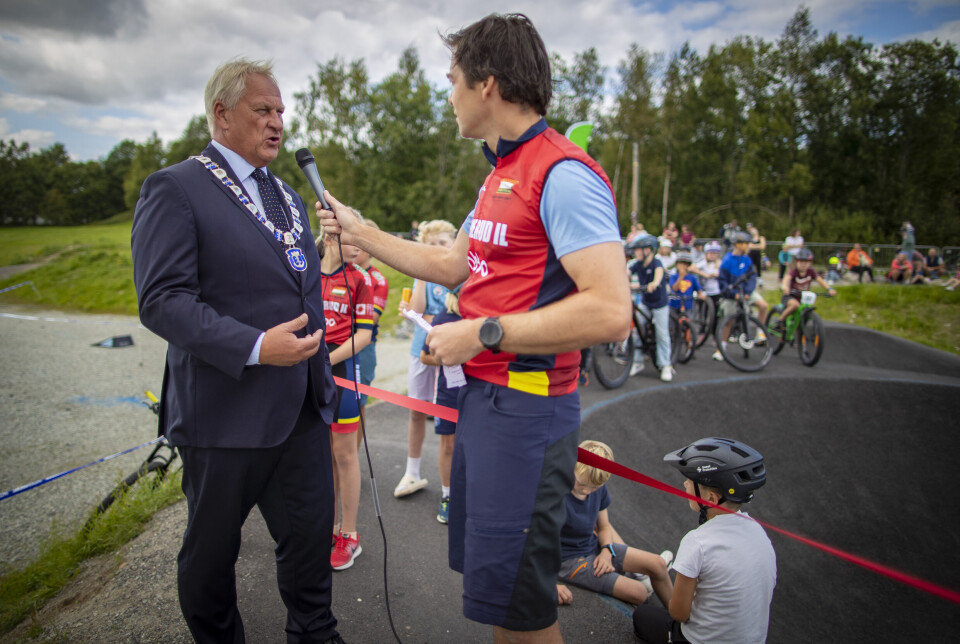 Ordføreren hadde ikke prøvd pumptracken selv, men fortalte at han hadde et godt forhold til sykkel og at kommunen har en ambisiøs sykkelplan.