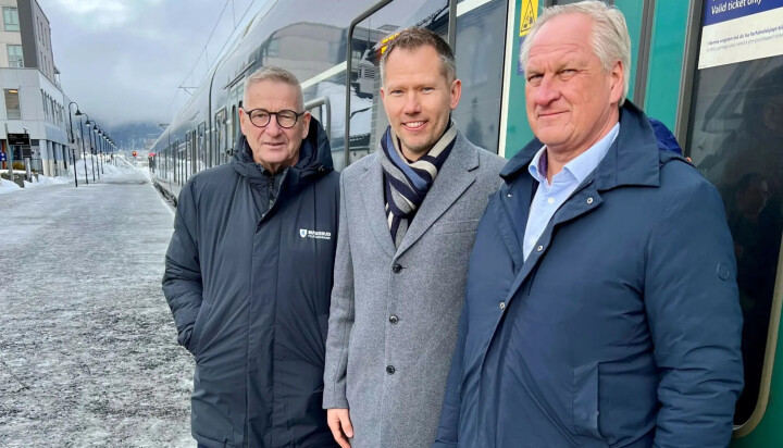 BRISTER EKTESKAPET? Lier-ordfører Ketil Kivle (i midten) flørter med Akershus, og er klar for å bryte opp det lange ekteskapet med Høyre-kollegaene Tore Opdal Hansen (fylkesordfører i Buskerud) og Kjell Arne Hermansen (ordfører i Drammen). Bildet er tatt i en annen sammenheng, knyttet til Buskerudbyen.