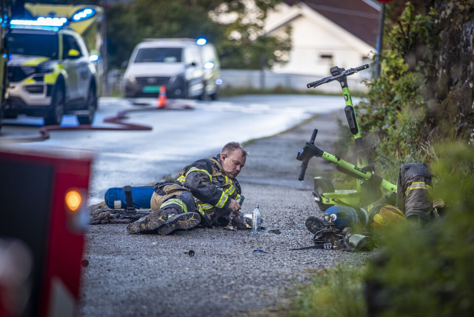 Brannvesenets mannskaper fikk en tøff oppgave med den voldsomme brannen.