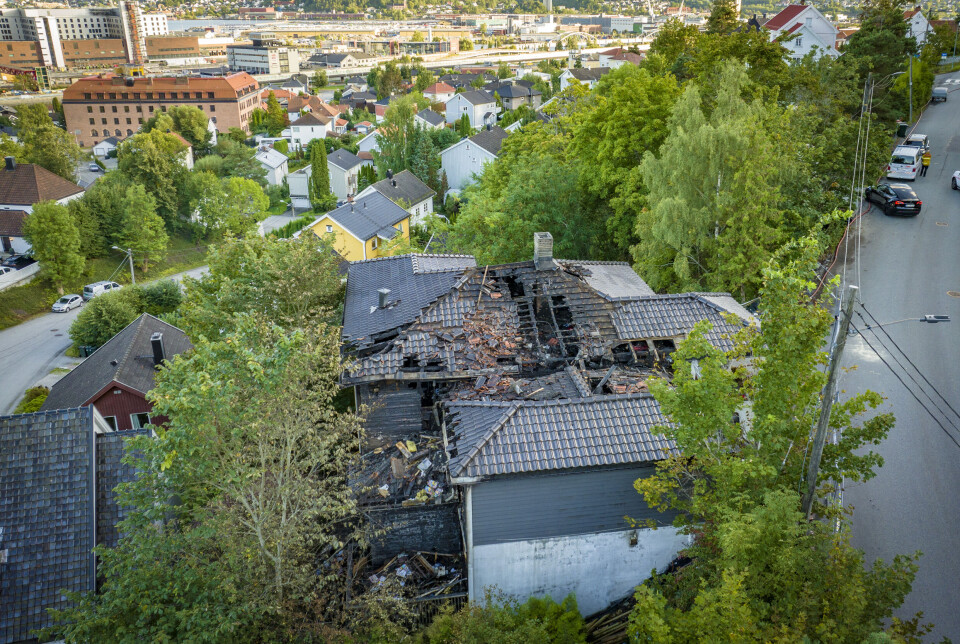 Deler av bygningen i Løkkebergveien står fortsatt, ettersom brannvesenet fikk slukket brannen før bygget brant helt ned. Det er imidlertid å anse som totalskadd.