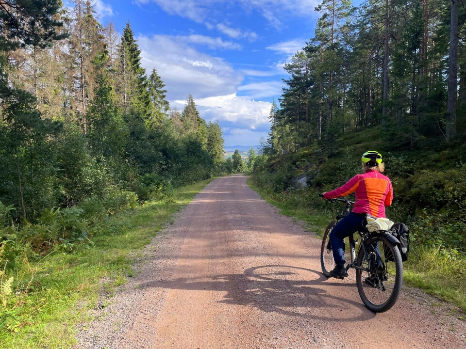 Etter å ha sykla over Vestskauen, åpenbarer endelig Sandebygda og Sandebukta seg.