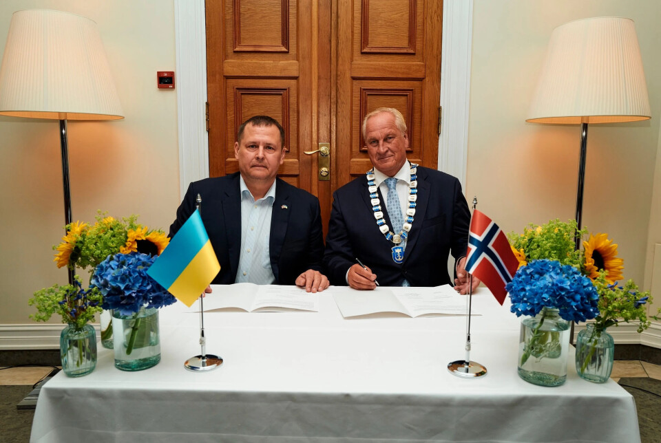 Tirsdag kveld signerte Drammens ordfører Kjell Arne Hermansen og Dnipros ordfører Filatov Borys avtalen som gjør de to byene til vennskapskommuner