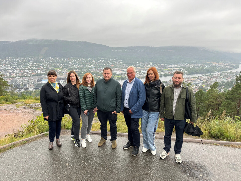 SPIRALEN: Gjestene fra Dnipro besøkte Spiralen. Nataliia Chernyshova (f.v), Dariia Zymna, Yuliia Romanets, Borys Filatov, Kjell Arne Hermansen, Kseniia Sushko og Vlodomyr Miller.