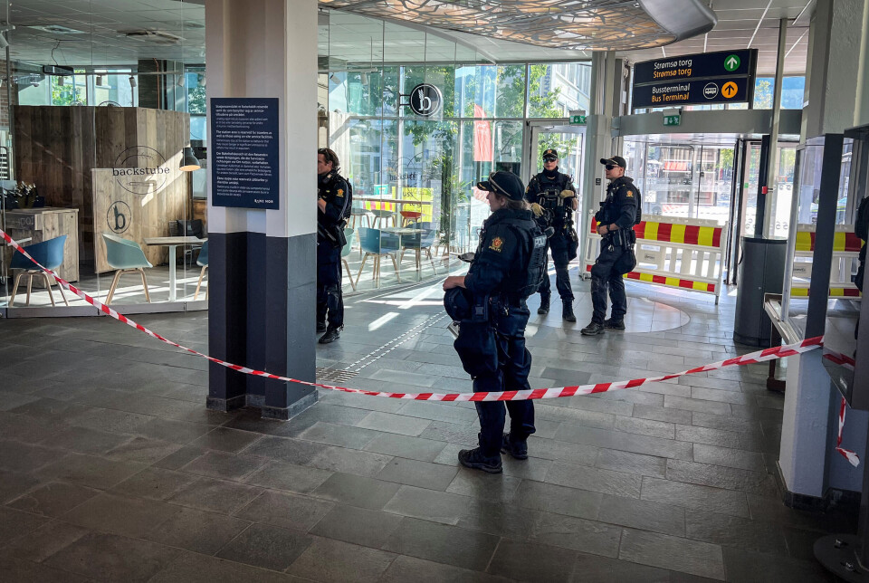 SIKRET ADKOMSTEN: Politiet møtte opp for å kontrollere en gjeng undommer inne på stasjonen underveis i markeringen.
