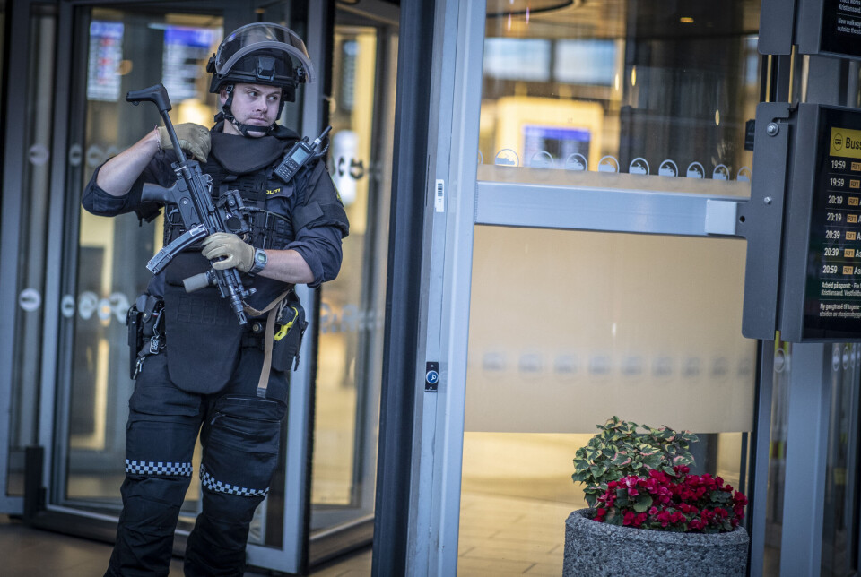 Massiv politiaksjon etter håndgranat-trussel