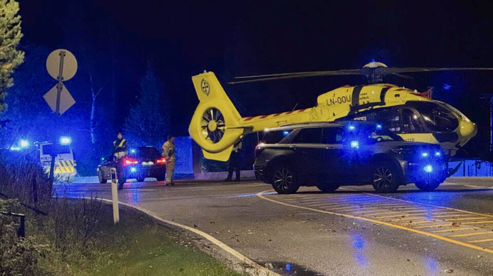 Luftambulanse ble tilkalt og veien sperret av