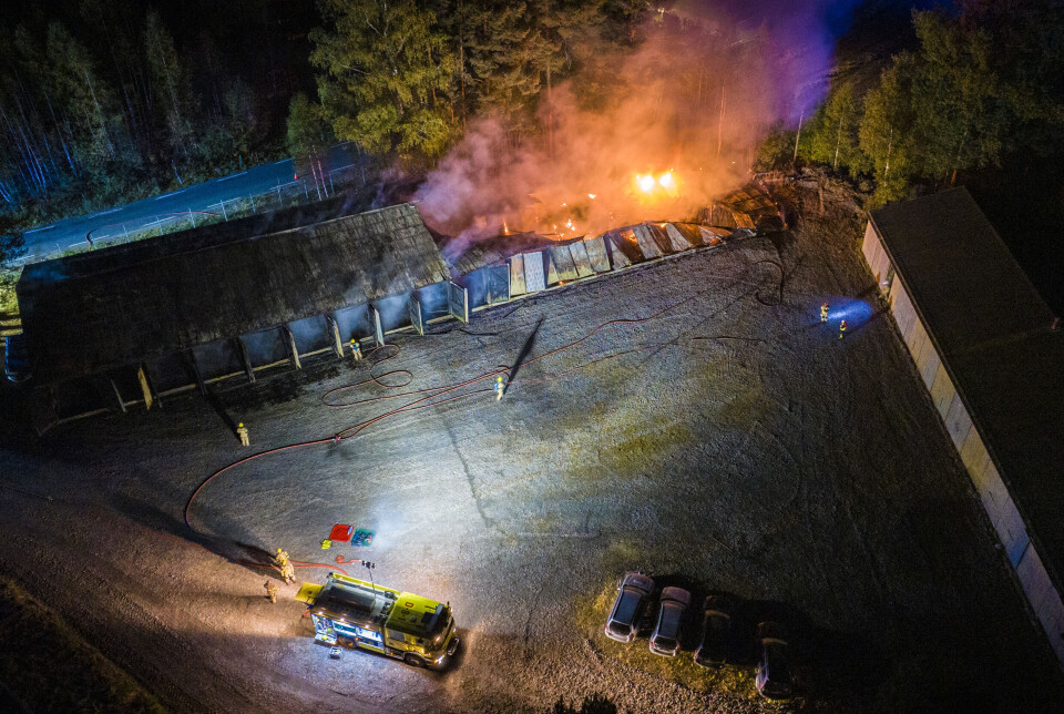 Fire båter og campingvogn gikk med i storbrann