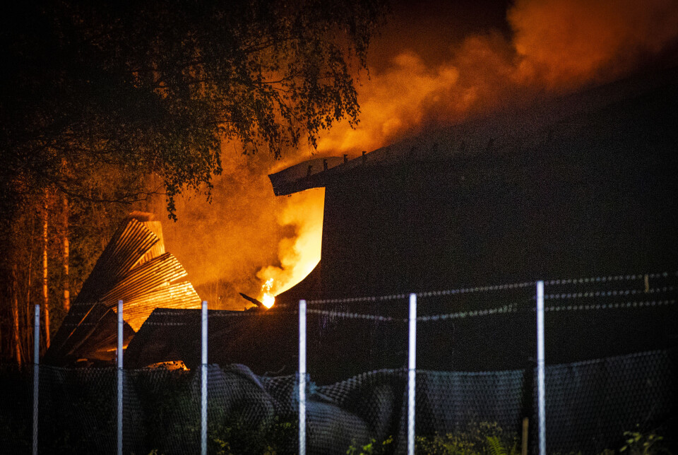 Fire båter og campingvogn gikk med i storbrann