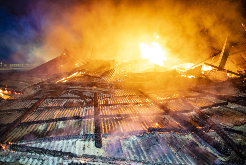 Fire båter og campingvogn gikk med i storbrann