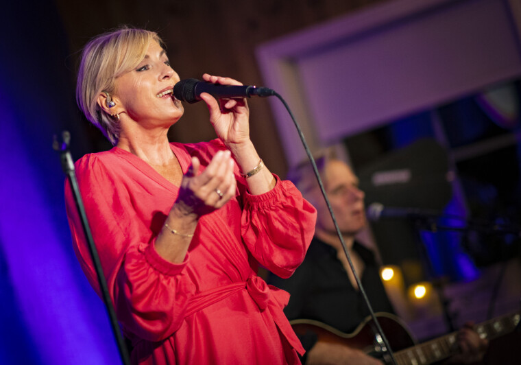 Silje Nergaard med stemningsfull intimkonsert på Sande-bygda