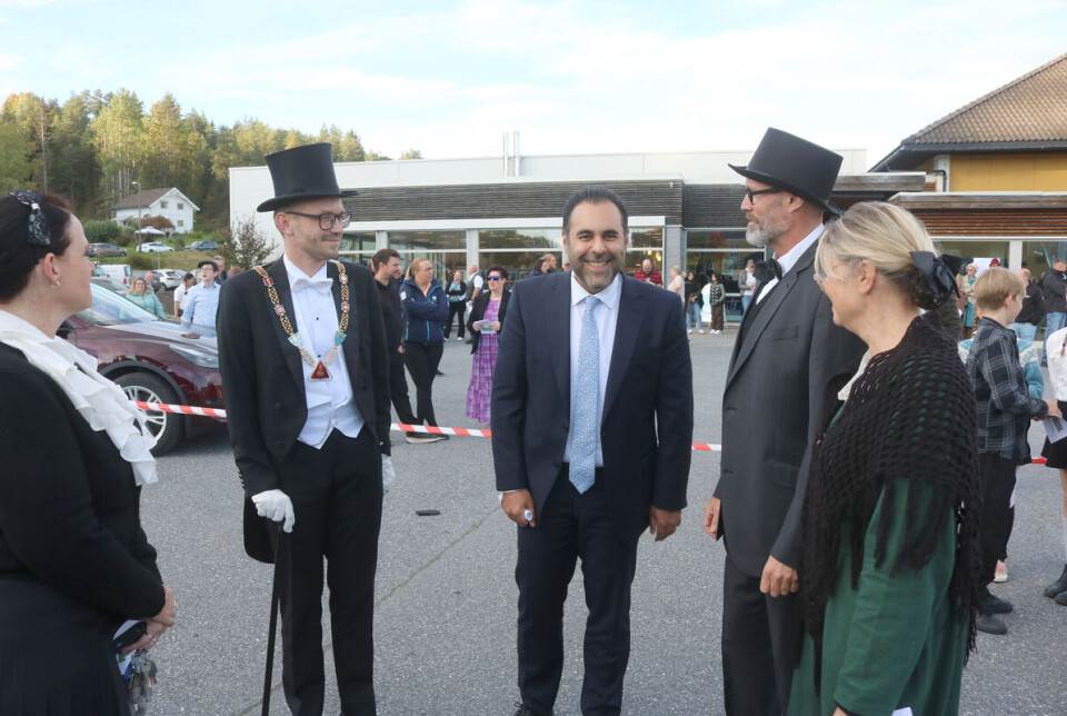 Stortingspresident Masud Gharahkhani, som vokste opp i bygda, var sammen med ordfører Adrian Tollefsen og både nåværende og tidligere ansatte ved skolen.