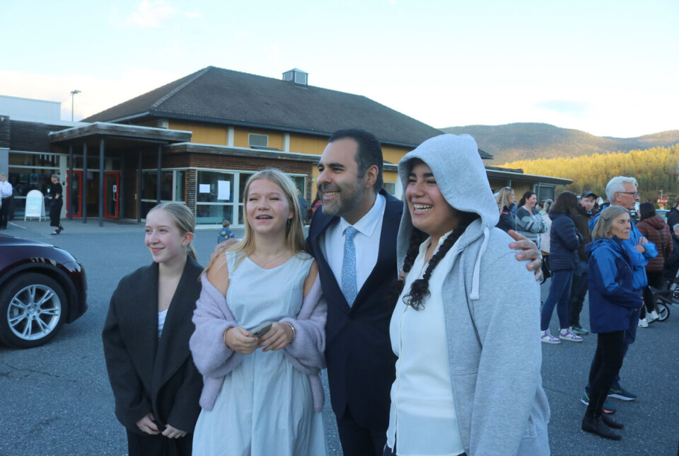 Mange ville ha et bilde sammen med Masud og han stilte villig opp.