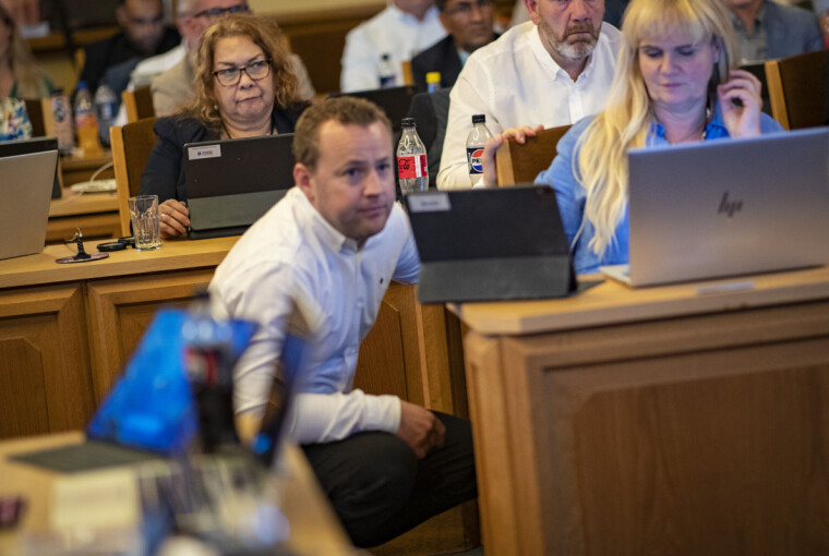 Ana Maria Silver Harper (bak) har røket uklar med Høyres prioriteringer og samarbeid med Frp, har representert ved Kristin Surlien og Lavrans Kierulf (foran).