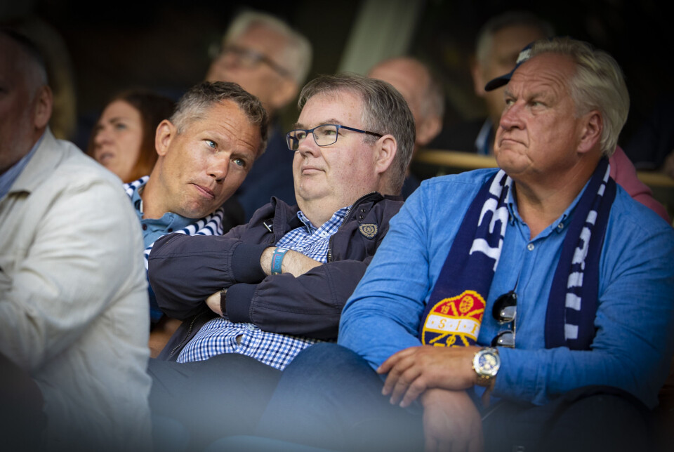PÅ SAMMA LAG? Ordfører Kjell Arne Hermansen inviterte med seg Høyre-kollegaene Kjetil Kivle fra Lier og Lillestrøm-ordfører Kjartan Berland (midten) på Strømsgodset-LSK, (eller «Buskerud-Akershus») på Marienlyst. De to gjestene hadde åpenbart mye å snakke om, mens vertskapet virket mer betenkt. Uken etter kom Lier-utspillet om at kommunen vil bryte med Buskerud til fordel for Akershus.