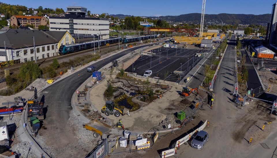Mellom Brakerøya stasjon og det nye sykehuset reiser Drammen Helsepark seg.