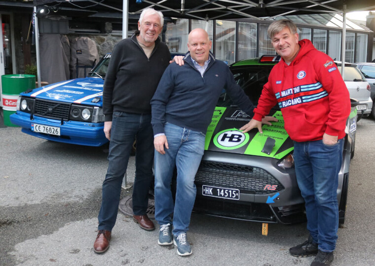 Henning Solberg var fredags hovedattraksjon – her sammen med arrangørene Kjell Kaasa og Vegard Nedberg.