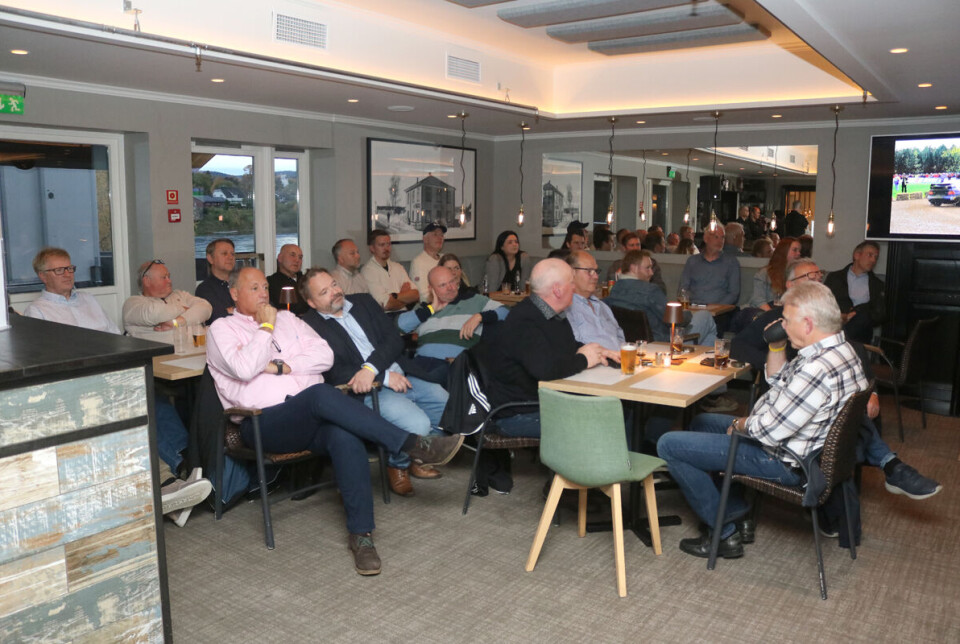 Fullt hus med god mat og «Racefuel» som det heter blant denne gjengen.