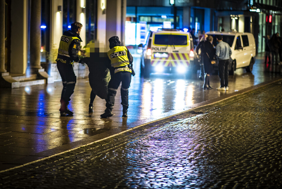 En godt voksen kvinne med dårlig oppførsel nektet å etterkomme politiets pålegg, og var i det lite samarbeidsvillige hjørnet.