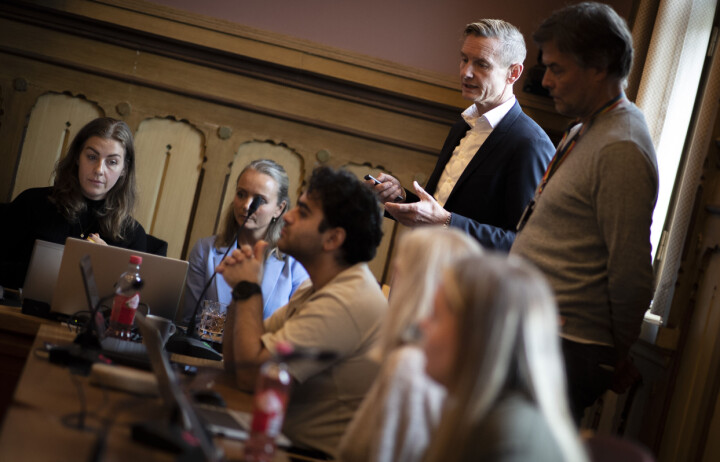Er som å observere «siv i vinden» en kraftig regnfull høstdag