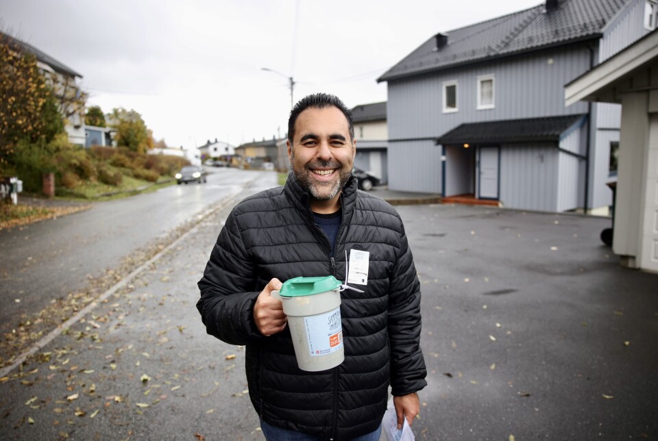 Fikk Masud på døra: - At så mange åpner er rørende