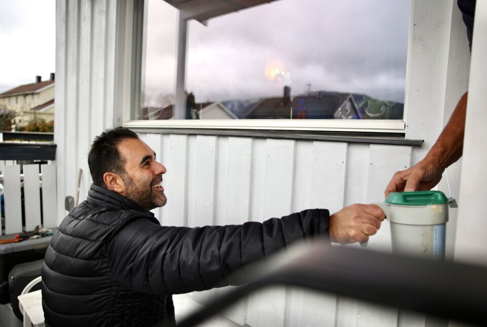 Fikk Masud på døra: - At så mange åpner er rørende