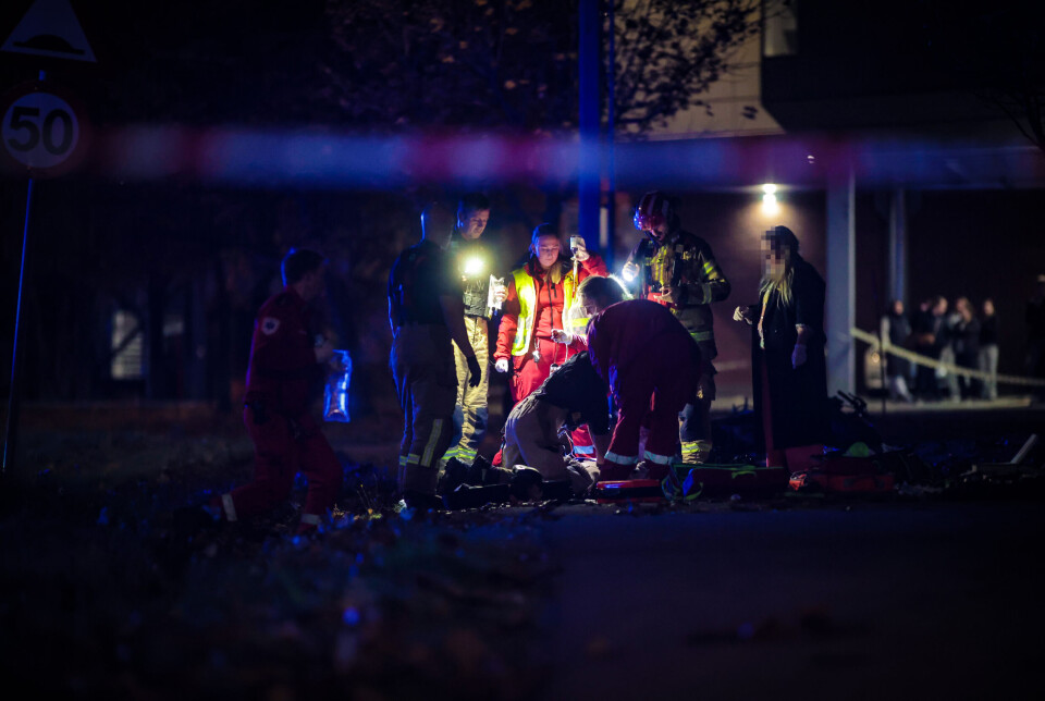 Ambulansepersonell på fritiden var de første på stedet og startet livreddende førstehjelp før nødetatene ankom.