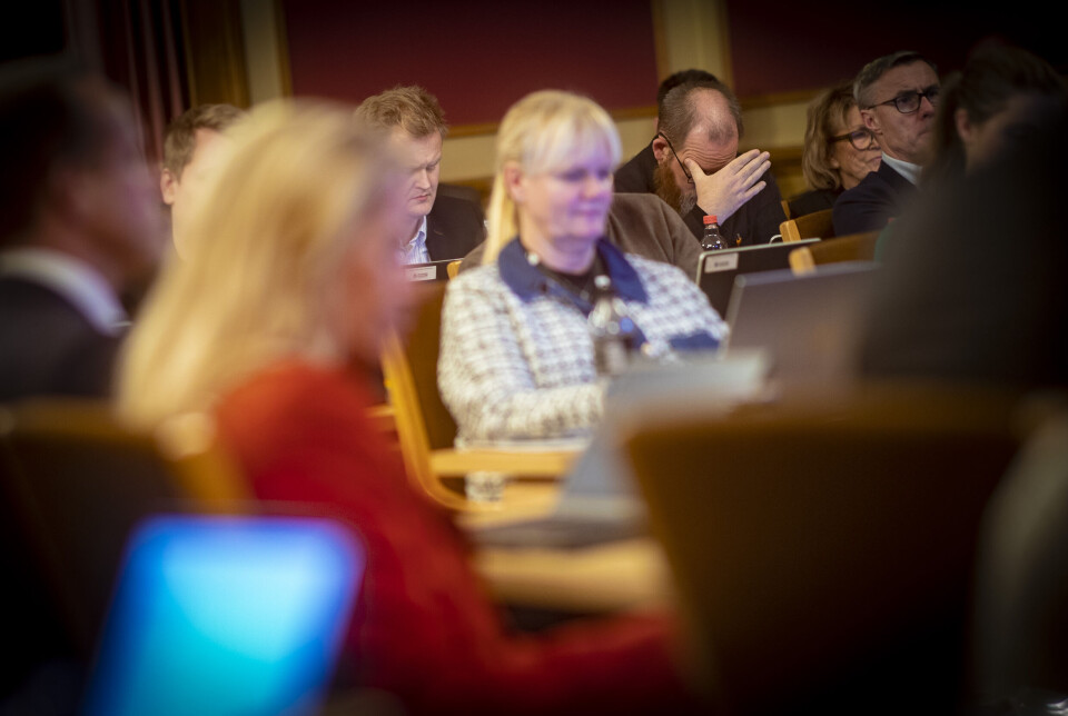 BLE SKYTESKIVE: Lars Stenberg fikk skylda for det meste av opposisjonen under tirsdagens kommunestyremøte etter å ha havnet på vippen mellom barken og veden. - Det er tydelig at Lars Stenberg er fritt vilt, skriver DRM24's kommentator.