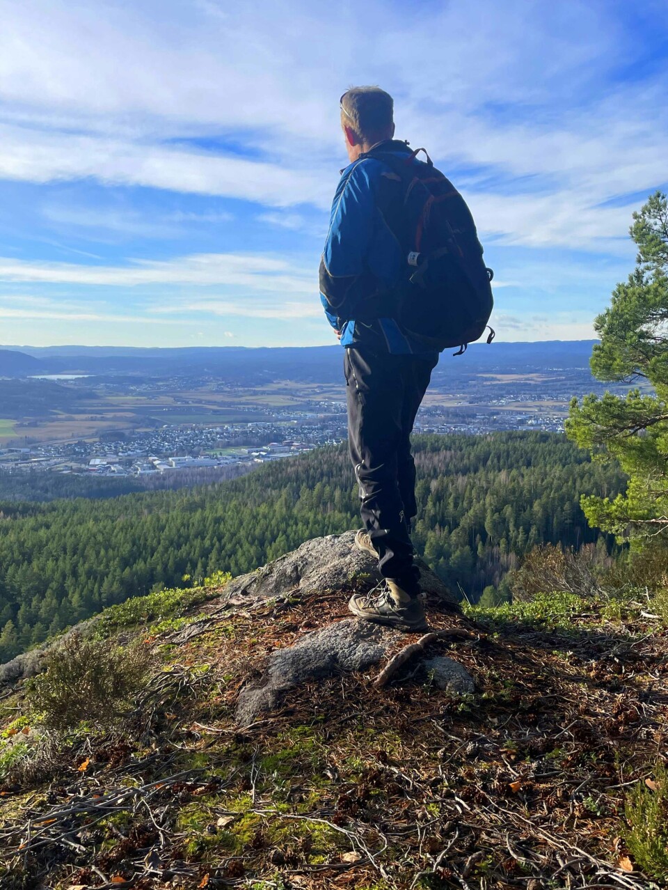 Selv Fiskumvannet kan du se i venstre øyekrok fra Kobberdokkfjellet (ca. 300 moh).