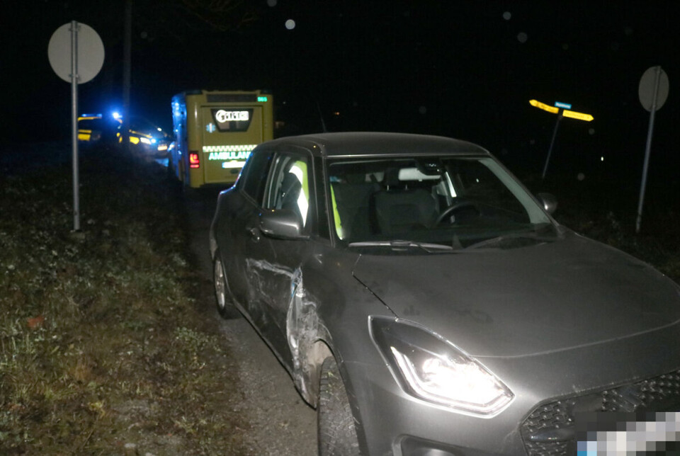 Bilen fra hjemmesykepleien fikk store skader i siden og måtte naturlig nok berges