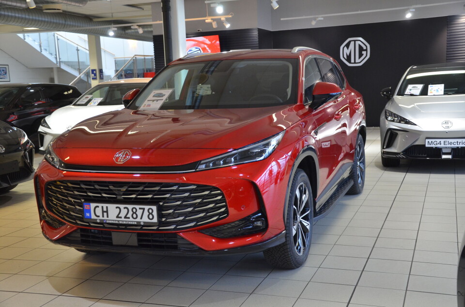 MG nå: Lynrask roadster og praktisk ladbar hybrid