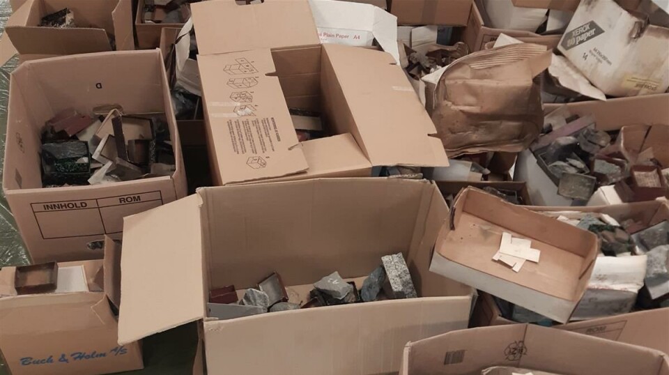 Det var en omfattende samling med steiner som ble funnet i kjelleren på Drammen videregående skole.