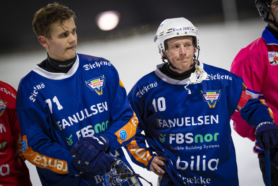 Mathias Farnes og kaptein Even Thiseth på Drammen Bandy må innfinne seg med at seriegullet ryker etter flere dårlige prestasjoner, men vil trolig selge seg dyrt i jakten på ny NM-finale.