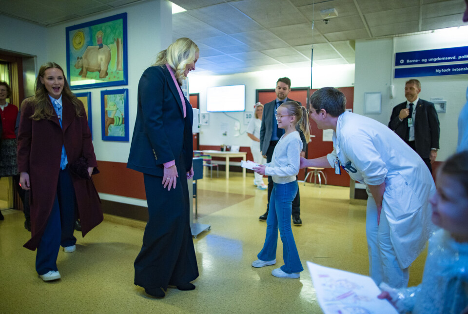 Lin (5) fikk prinsesse-besøk på sykehuset
