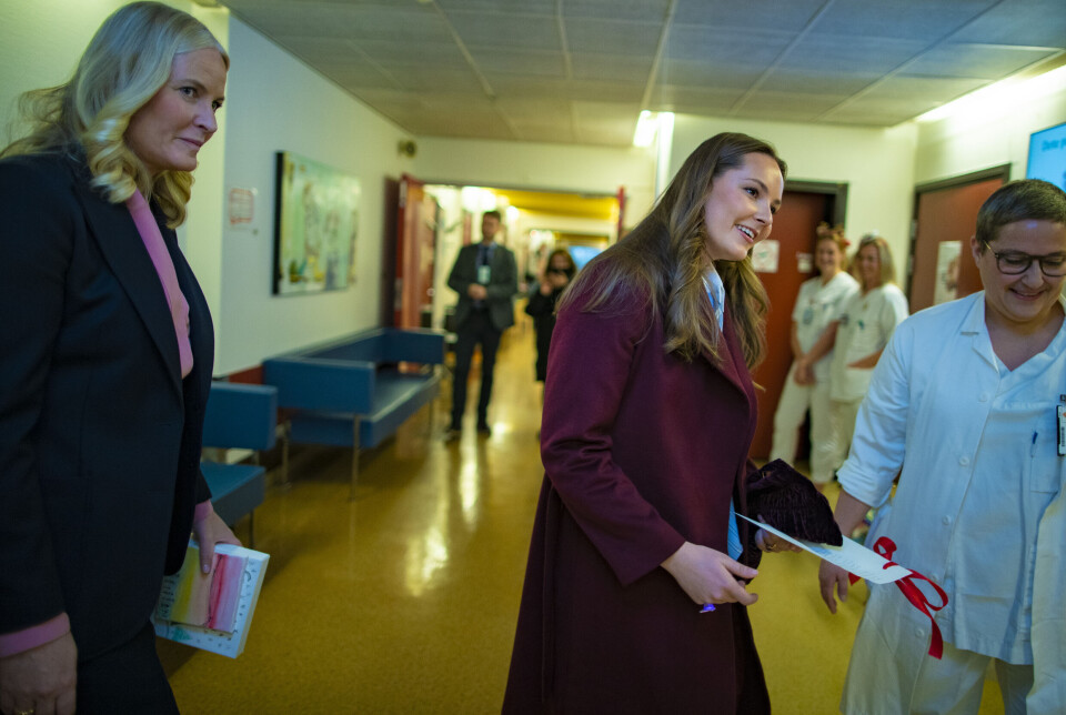 Lin (5) fikk prinsesse-besøk på sykehuset