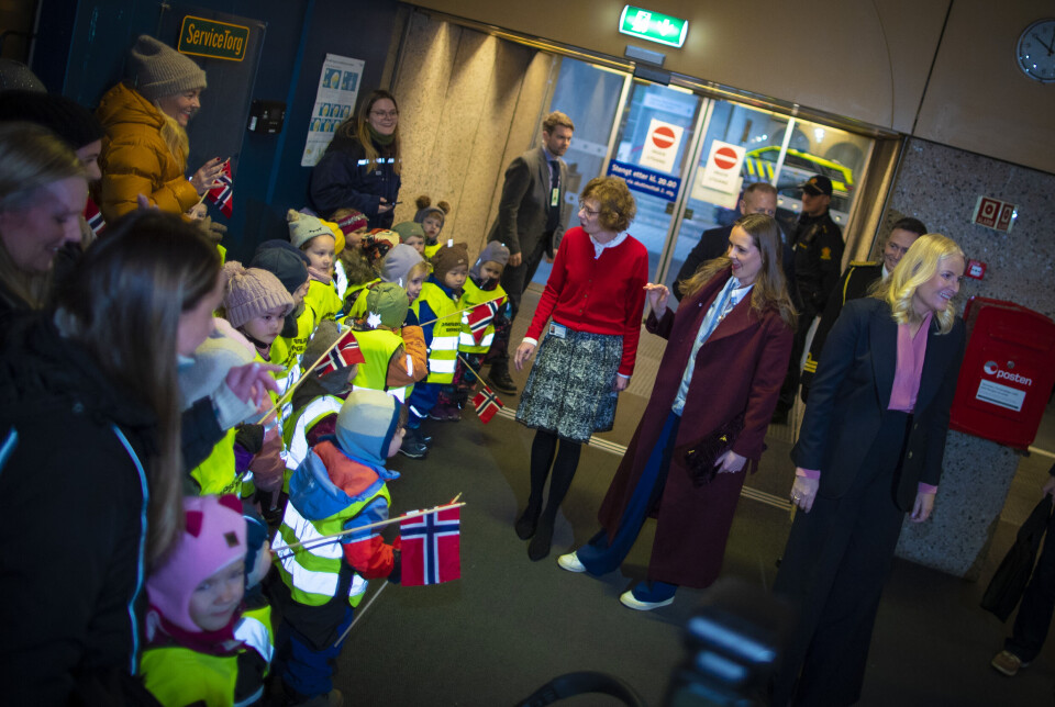 Lin (5) fikk prinsesse-besøk på sykehuset