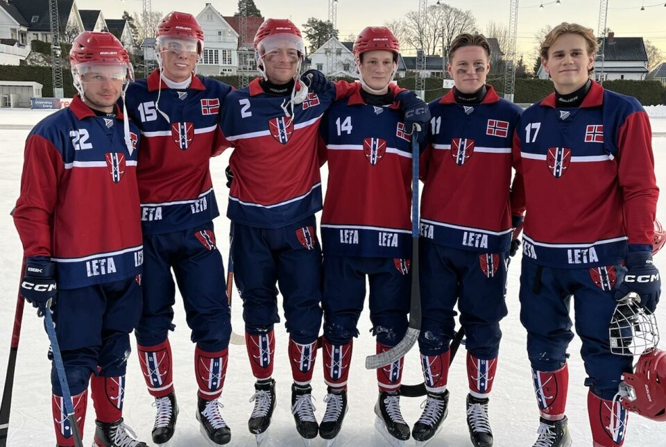 Fra venstre Jonas Røine, Stian Stærkeby, Johan Mørch-Andersen, Thomas Stærkeby, Marius Mørch Andersen og Mathias Farnes, alle fra Drammen bandy, på Stabekkbanen («Plassen») lørdag.