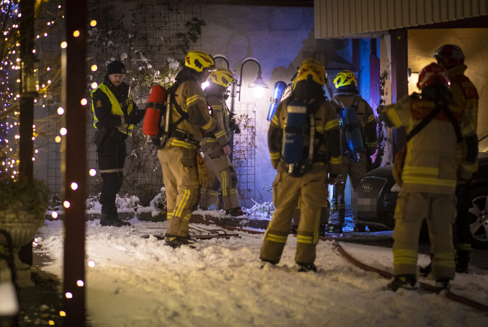 Antatt brannstifter på frifot etter bygningsbrann