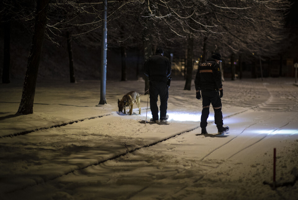 Antatt brannstifter på frifot etter bygningsbrann