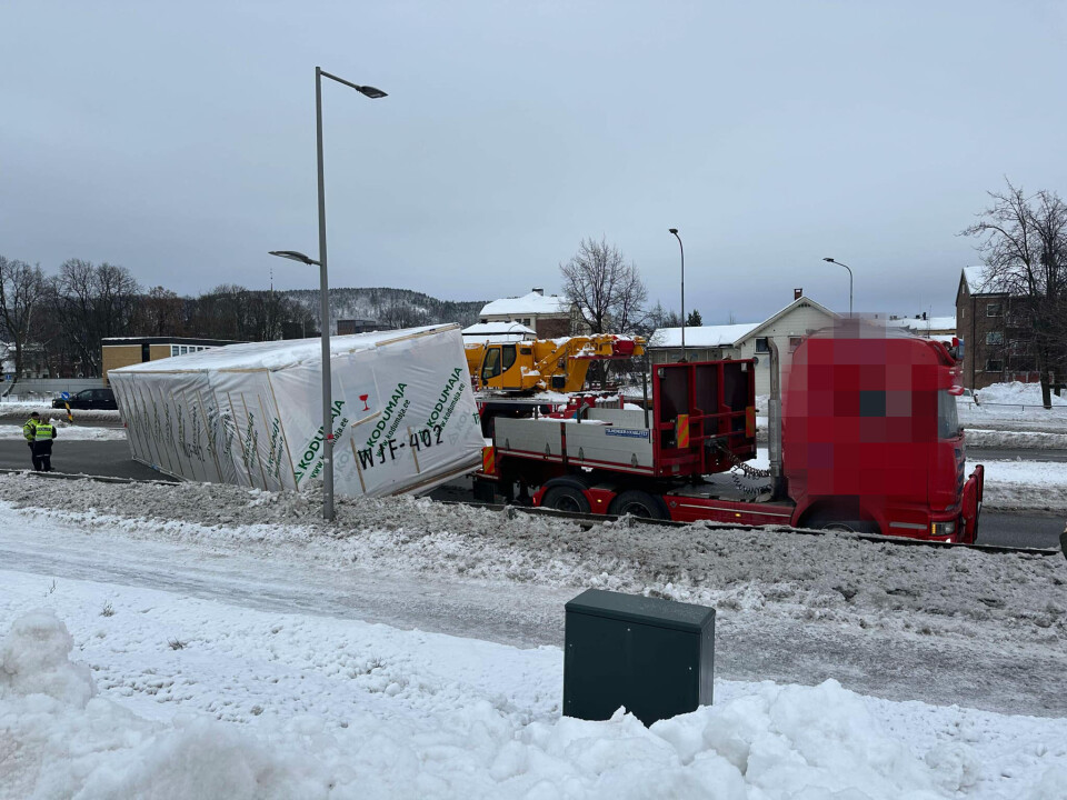 Lastebil mistet lasten - full stans i trafikken