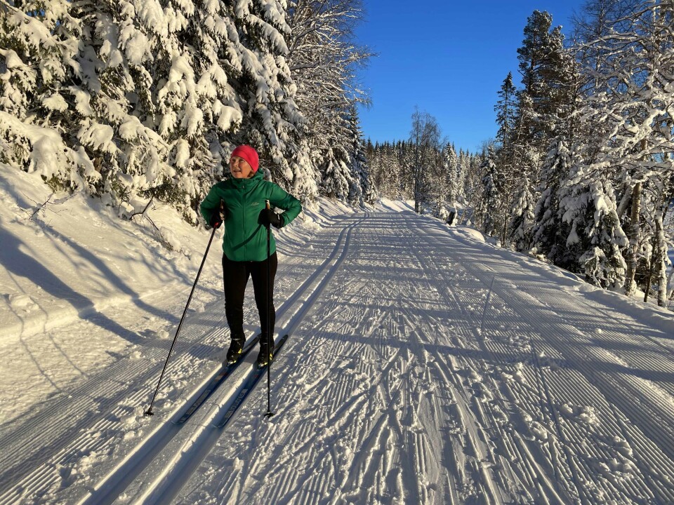 Gry Mile Jakobsen nyter det flotte januar-været ved Vrangla i Finnemarka.