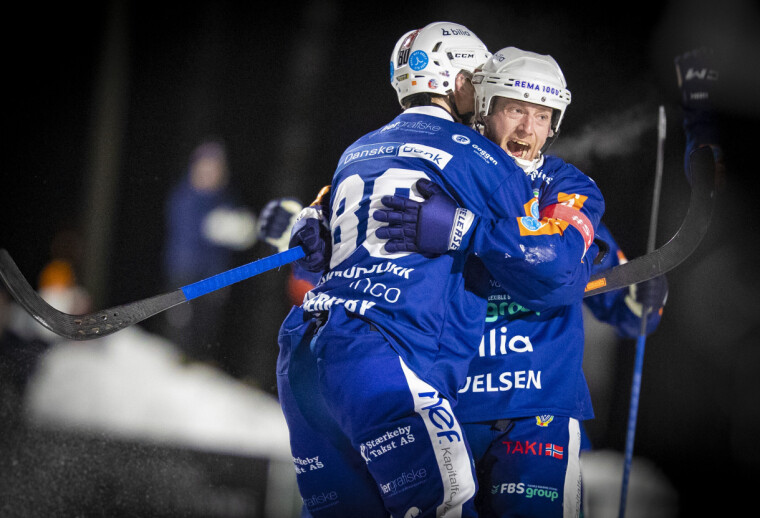 BRENNHET: Goalgetter Even «gjedda i sivet» Thiseth bøtter inn mål for Drammen, og står oppført med hattrick to kamper på rad og 22 scoringer hittil i sesongen.