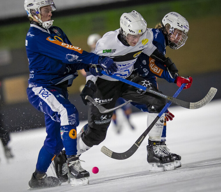 I TOPPFORM: Solbergs Sondre Kristoffersen banket inn hele fem scoringer mot Stabæk, her skaper han trøbbel for Drammens-forsvaret i forrige kamp.