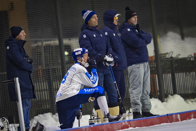 SJOKK OG VANTRO: Er nok den beste måten å oppsummere følelsene på Stabæk-benken etter hvert som målene rant inn, her ved trener Anders Christensen og kaptein Nikolai Jensen.