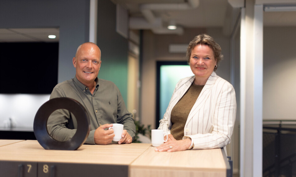 Kolbjørn Stuvebakken og Trine Maren Skott-Myhre sikrer godt og moderne arbeidsmiljø på 450 kontorarbeidsplasser.