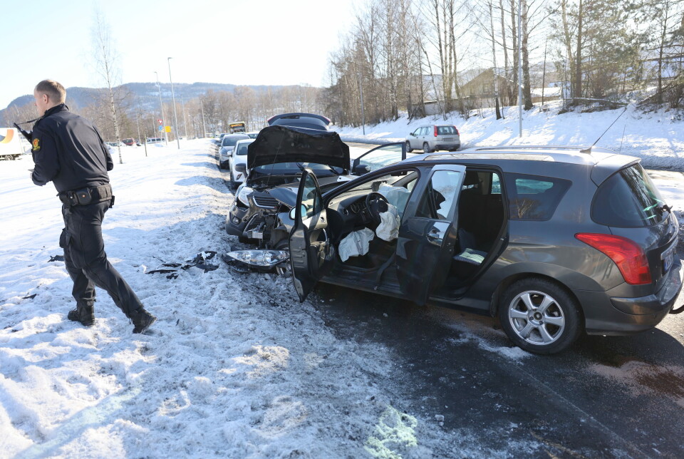 FV283: To biler i frontkollisjon