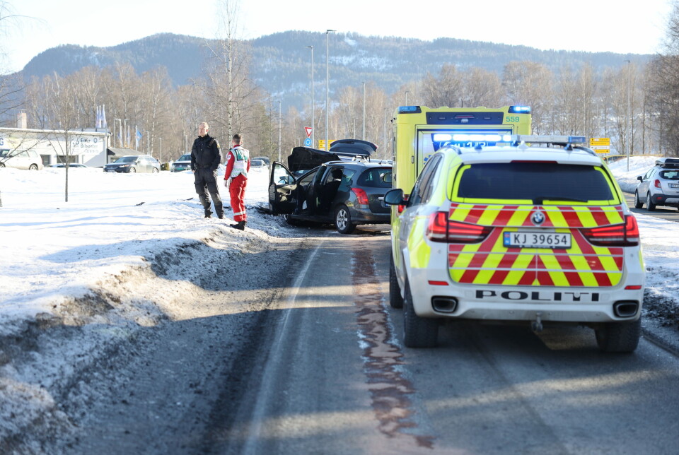 FV283: To biler i frontkollisjon