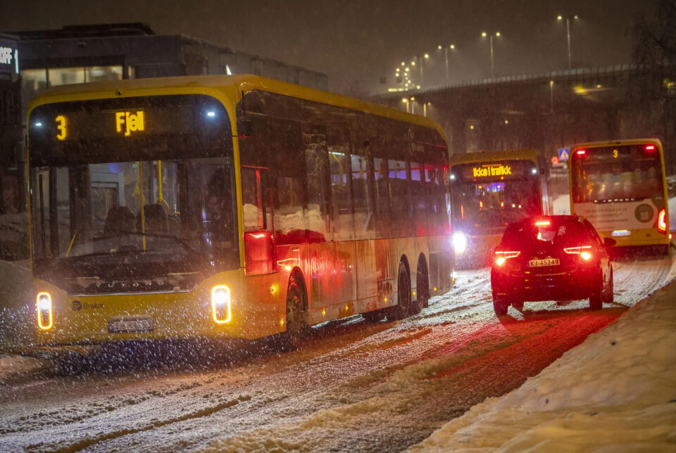 Slår Kinabuss-alarm: - Kan ta kontroll over bussene