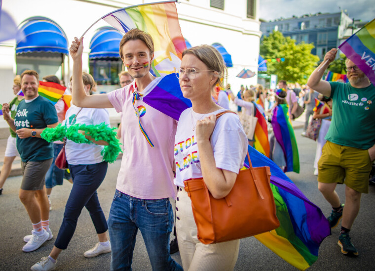 Heis flagget og hold det høyt hevet