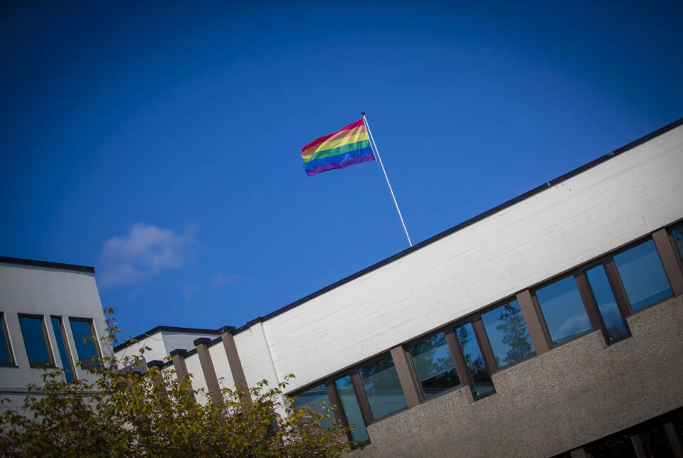 Pride-debatten: Alle skolene skal ha felles flagg-markering - og ingen får slippe unna